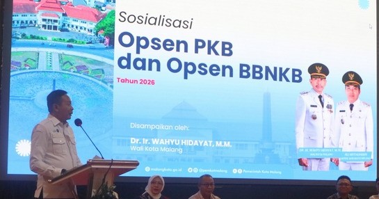Wali Kota Malang, Wahyu Hidayat memberi arahan sosialisasi Opsen Pajak Kendaraan Bermotor (PKB) dan Opsen Bea Balik Nama Kendaraan Bermotor (BBNKB) di Ascent Premiere Hotel Malang, Kamis (25/6/2026). (foto: prokopim)