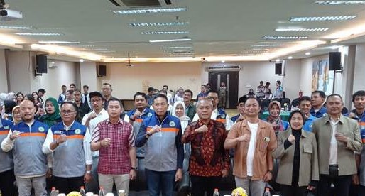 Wali Kota Malang Wahyu Hidayat saat melantik pengurus Persatuan Olahraga Sepatu Roda Seluruh Indonesia (Perserosi) Kota Malang masa bakti 2025–2029. (foto: prokopim)