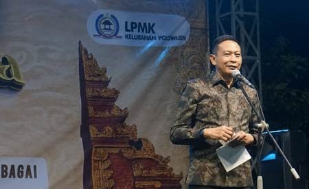 Wali Kota Malang Wahyu Hidayat saat membuka gelaran Bersih Desa Kelurahan Polowijen 2026 di sepanjang Jalan Polowijen II RT 01 RW 03, Sabtu (4/7/2026). (foto: prokopim)