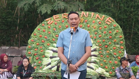 Wali Kota Malang Wahyu Hidayat saat menghadiri rangkaian Selamatan Bersih Desa di kawasan Candi Badut, Minggu (5/7/2026). (foto: prokopim)