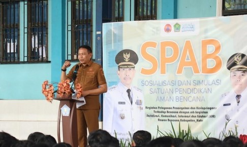 Wali Kota Malang Wahyu Hidayat saat menghadiri Sosialisasi dan Simulasi Satuan Pendidikan Aman Bencana (SPAB) di SMK Negeri 7 Malang, Selasa (8/9/2026). (foto: prokopim)