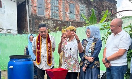 Wali Kota Malang, Wahyu Hidayat, meninjau langsung implementasi kolaborasi Program RT Berkelas di Kelurahan Tulusrejo, Kota Malang, Sabtu (27/6/2026). (foto: prokopim)